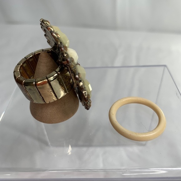 Pair of Rings Beaded Stretch Flower Ring & Acrylic Band-Cream/Green/Gold - Picture 2 of 8